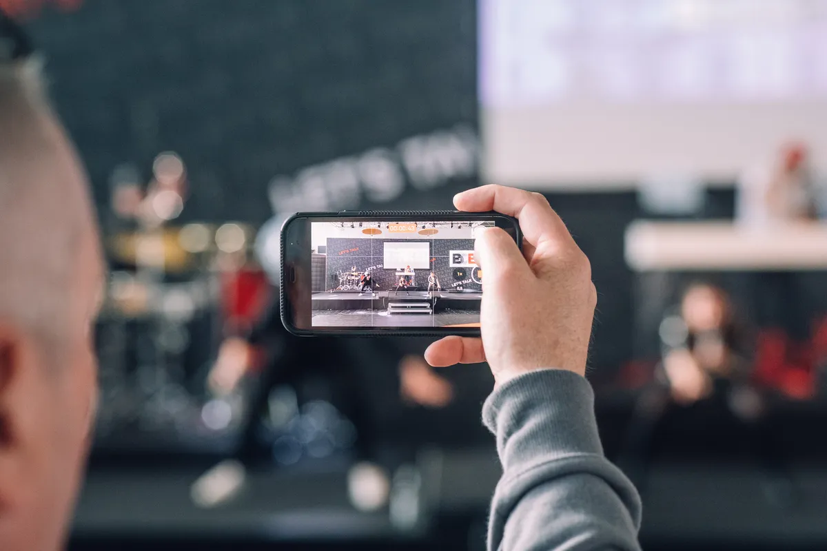 Deejay Plus bei der BOE 2022, live Musik und Festivalatmosphäre.